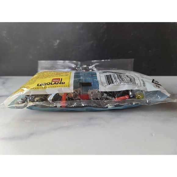 LEGO The LEGO Batman Movie: The Mini Batwing (30524) - Picture 10 of 10